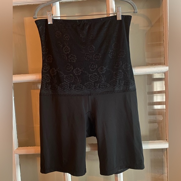 Microfiber Ultra High-Rise Short 360° Smoothing™ Panty - Picture 1 of 6